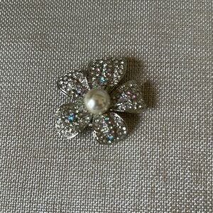 Elegant Silver Flower Brooch with Pearl Accent